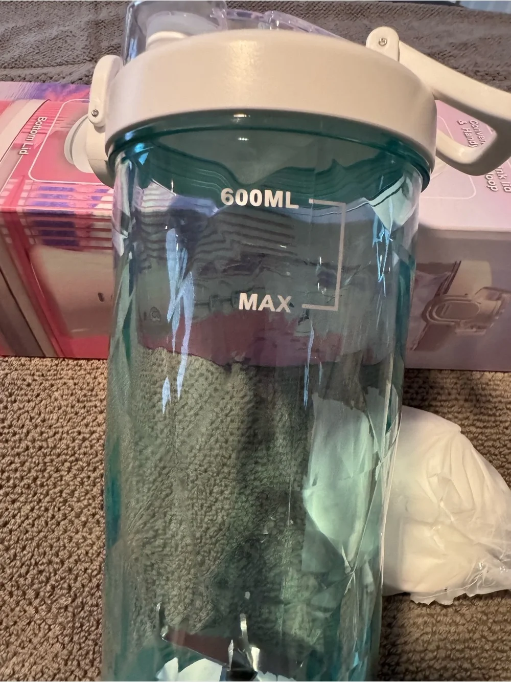 20 oz Teal and White Portable Blender with multi Lights Indicator!